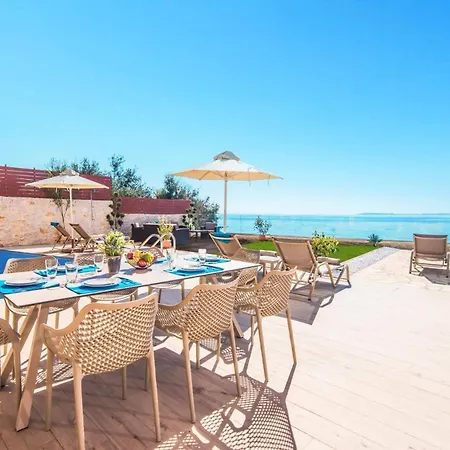 Poseidon Seaside By Vila