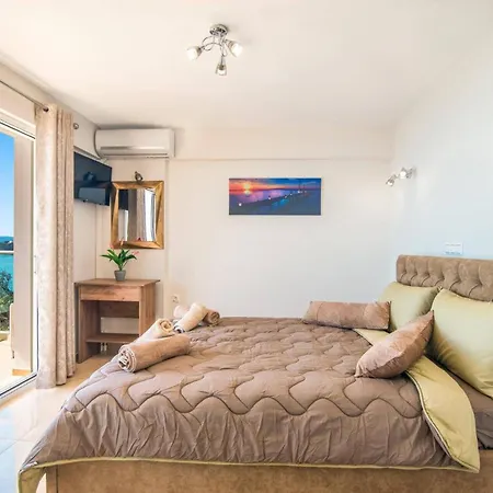 Poseidon Seaside By * Μπαρμπάτι