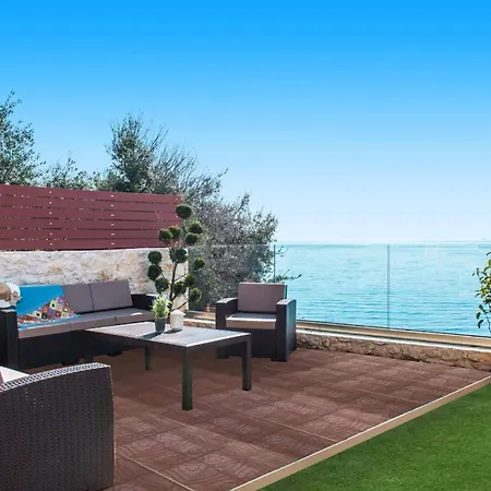 Poseidon Seaside By * 巴尔巴蒂