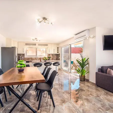 Poseidon Seaside By برباتي